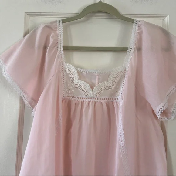 Vintage pink cotton blend flutter sleeve midi nightgown negligee white lace M